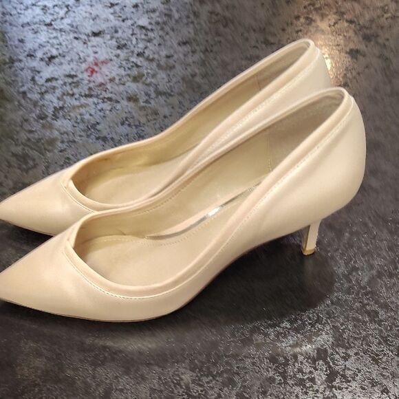 White House Black Market Cream Heels with Elegant Design - Picture 5 of 6